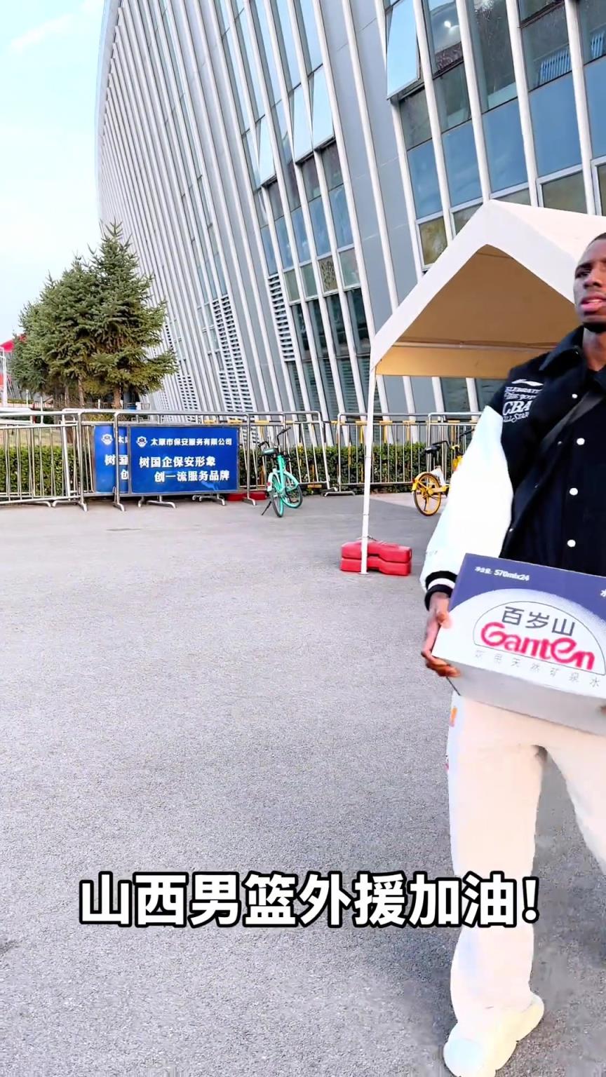 不是！你们山西外援合同还包括搬水的？